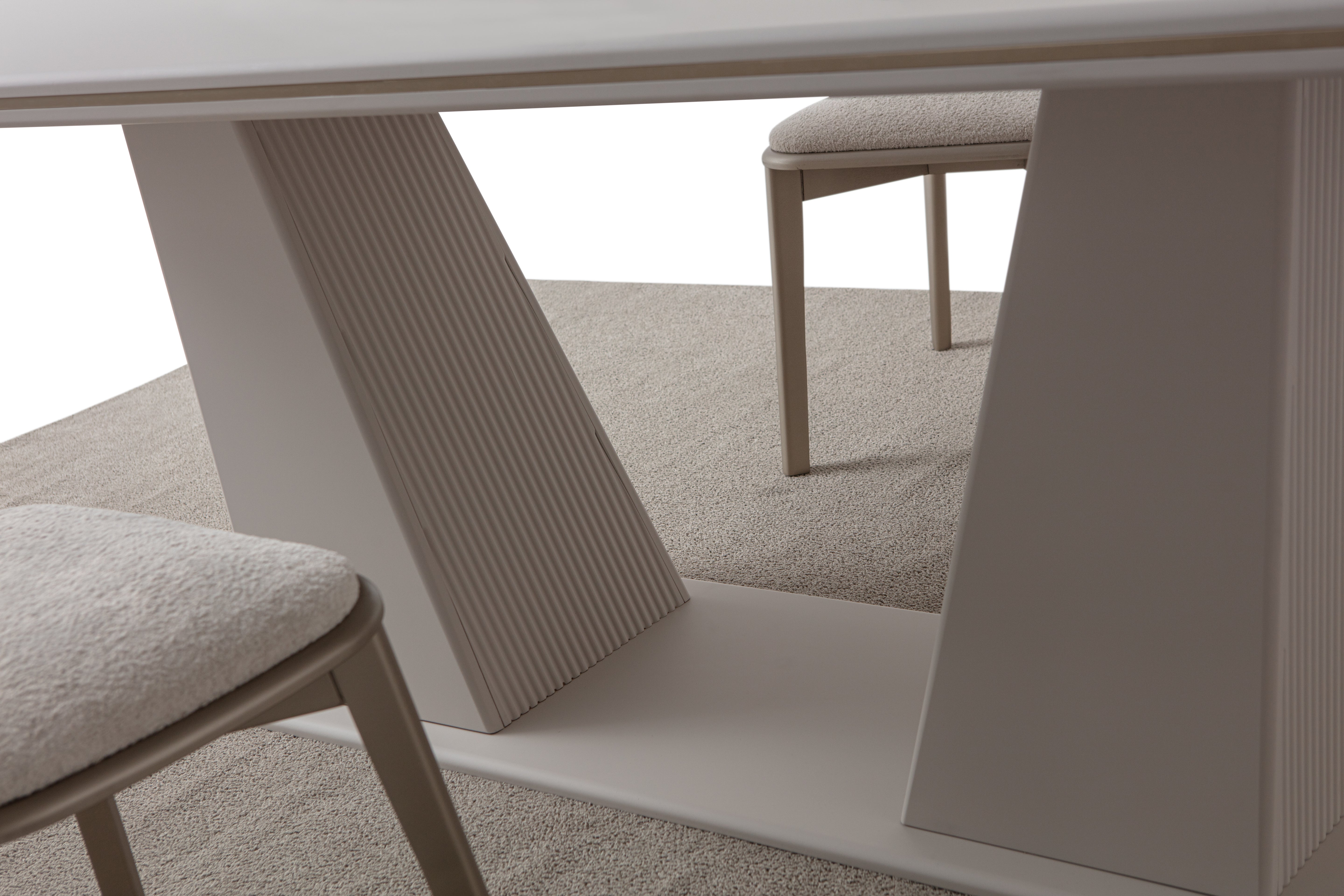 Diva Dining Table